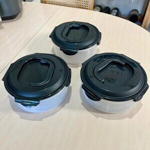 Set of 3 lockable food containers